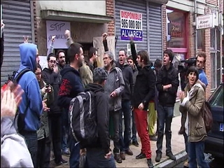  Activistas de movimientos de 'indignados' de 15-M Oviedo y Stop Desahucios