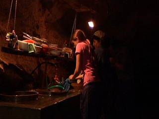 Excavaciones en la cueva del Sidrón