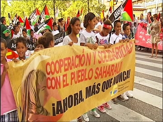 Manifestación de miembros y simpatizantes de la Asociación Asturiana de Amigos del Pueblo Saharaui