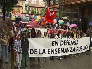 Manifestación en Oviedo en defensa de la enseñanza pública