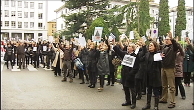 Protesta de los funcionarios frente al Parlamento asturiano