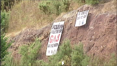 Pancartas denunciado la extracción de gas