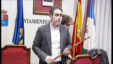 Ignacio Fernández toma posesión de su cargo como alcalde de Cudillero