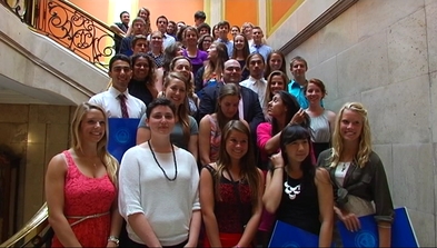 El alcalde de Oviedo con estudiantes de la Universidad de Indiana 