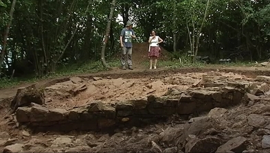 Un equipo de arqueólogos trabajan en Vigaña