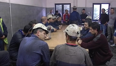 Mineros reunidos en asamblea