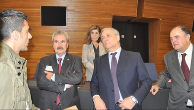 Reunión de los trabajadores de Tenneco con el comisario de Industria de la Comisión Europea, Antonio Tajani