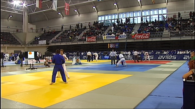 Tatamis en el Palacio de Deportes de Avilés con motivo del Torneo Internacional de Judo