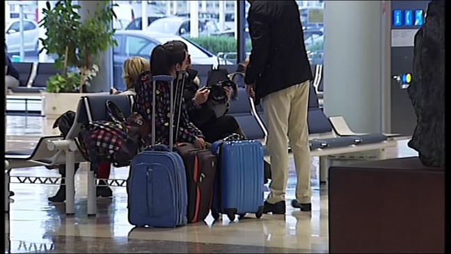 Pasajeros esperando en el aeropuerto