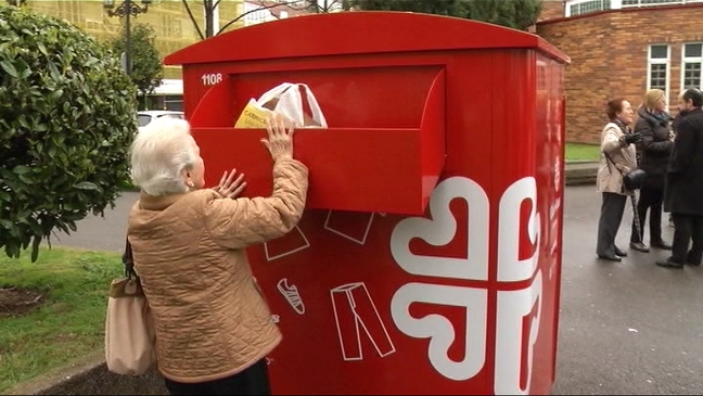 Cáritas instala en Oviedo contenedores para recoger ropa - RTPA