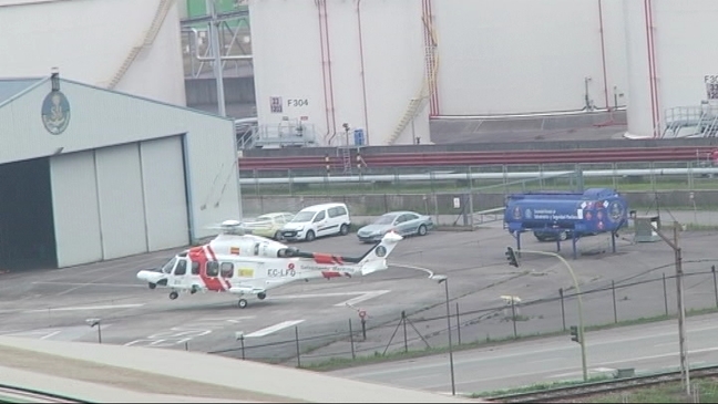 El helicóptero Helimer 211 de Salvamento Marítimo ha trasladado esta tarde a Gijón los cadáveres