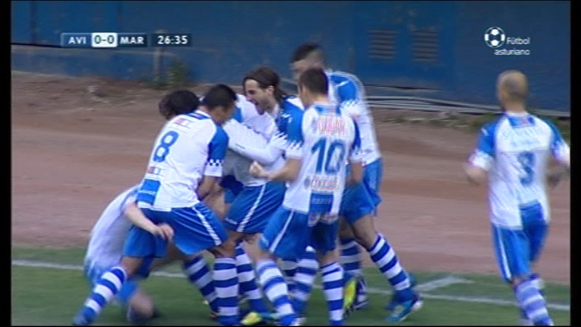 El Real Avilés celebra el gol de la victoria ante el Marino de Luanco