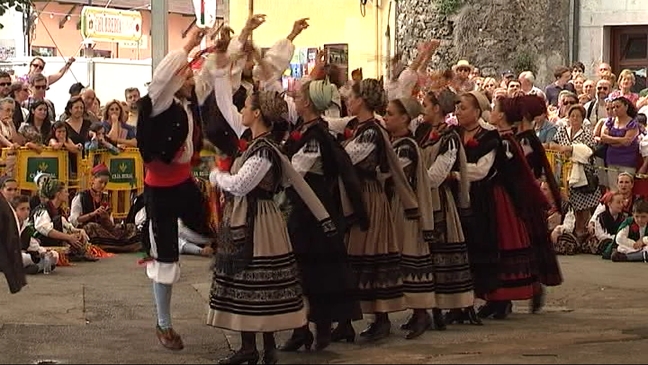 Baile regional con motivo de las fiestas de Santa María Magdalena 