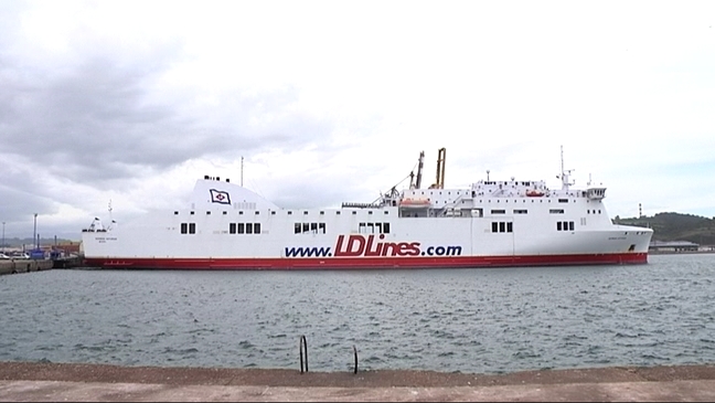 Buque de LD Lines en el puerto de El Musel