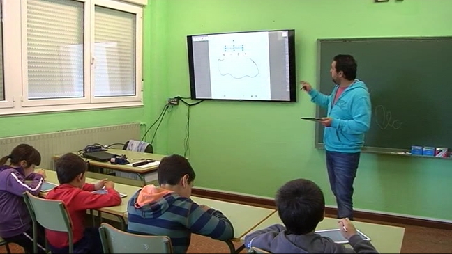 Pizarra digital en un aula del colegio de Villayón