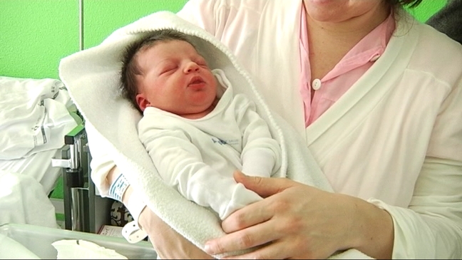El primer bebé asturiano del año nace en Gijón y se llama Abel