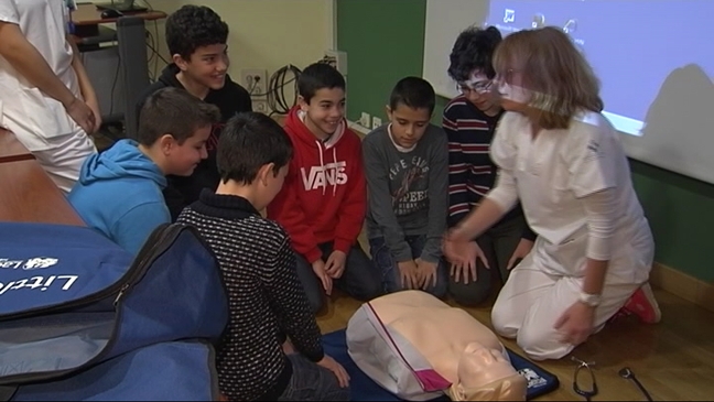 El Hospital Valle del Nalón inicia una serie de visitas escolares