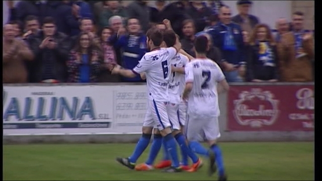 Jugadores del Real Oviedo celebrando el gol