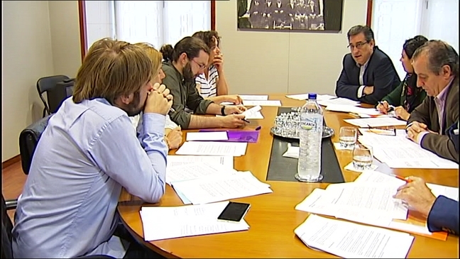 Reunión entre miembros de Podemos y Ciudadanos en Asturias