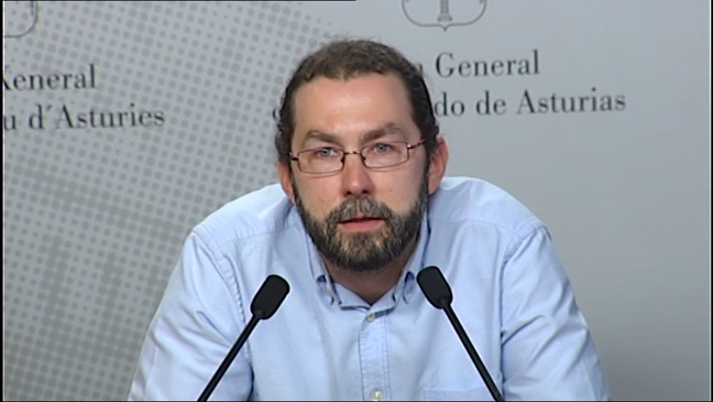 El portavoz de Podemos en la Junta General del Principado, Emilio León