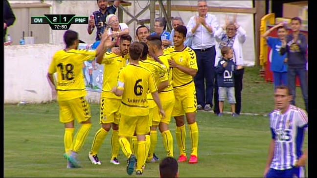 Los jugadores del Real Oviedo celebran el gol de Cervero ante la Ponferradina