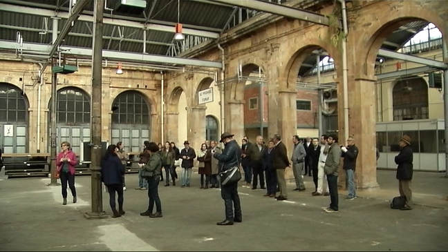 Visitantes en la jornada de puertas abiertas en la fábrica de armas de La Vega