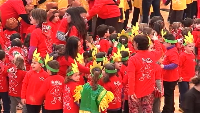   Niños de Gijón participan en unas 'olimpiadas' organizadas por  Mandilones de Colores