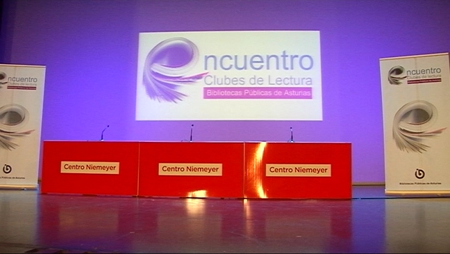 VI Encuentro de Clubes de Lectura de Bibliotecas Públicas de Asturias celebrado en el auditorio del Centro Niemeyer