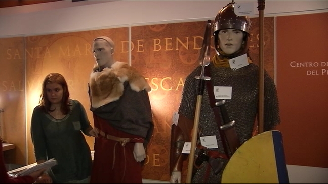 Parte de la exposición 'Vestimenta en la época del Reino de Asturias