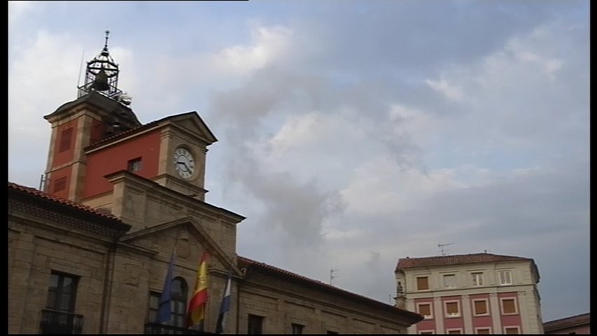  Una nube tóxica provoca problemas respiratorios a vecinos de Avilés