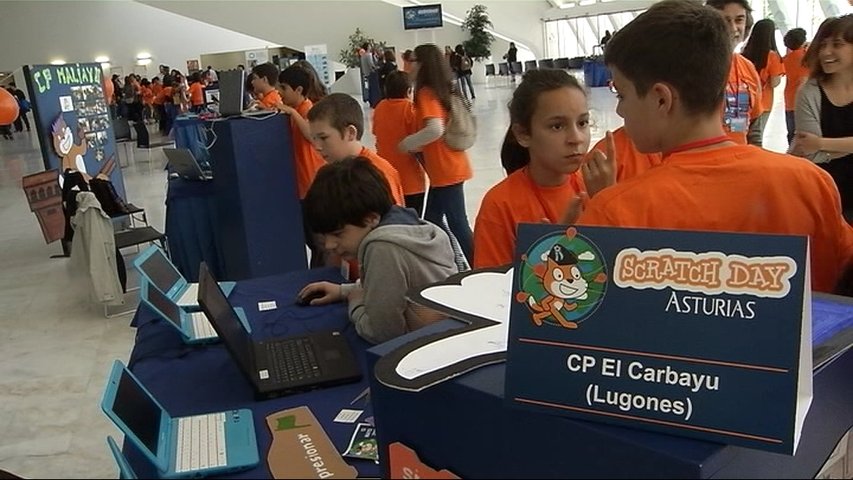 Escolares participantes en el Scratch Day en el Palacio de Congresos de Oviedo