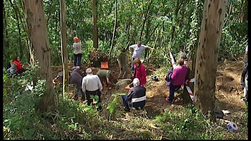  Segundo día de excavaciones en las fosas de Gozón y Pravia