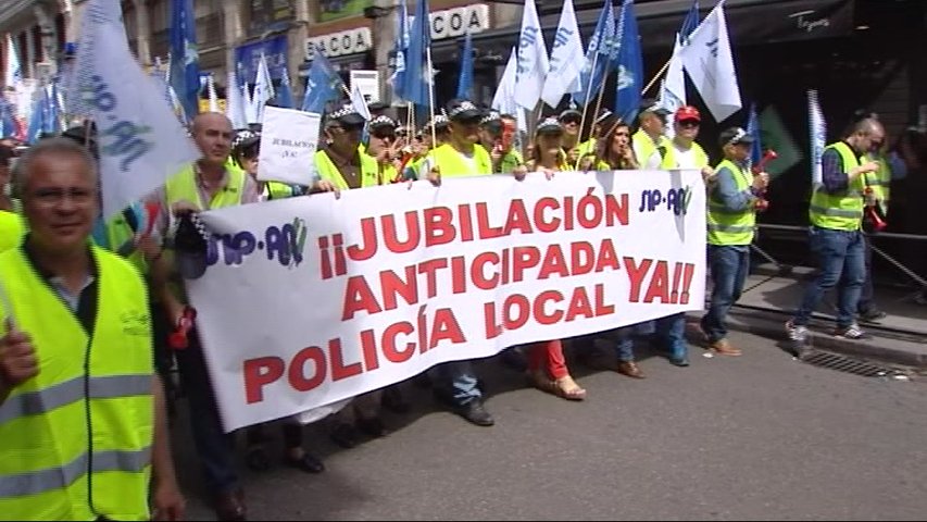 Miles de policías municipales reclaman en Madrid la jubilación anticipada