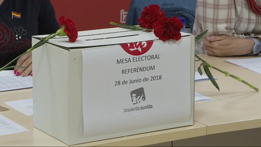 Urna de IU durante el referéndum