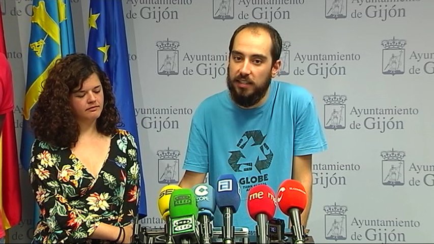  La diputada nacional de Podemos, Sofía Castañón, y su compañero en el parlamento asturiano, Héctor Piernavieja