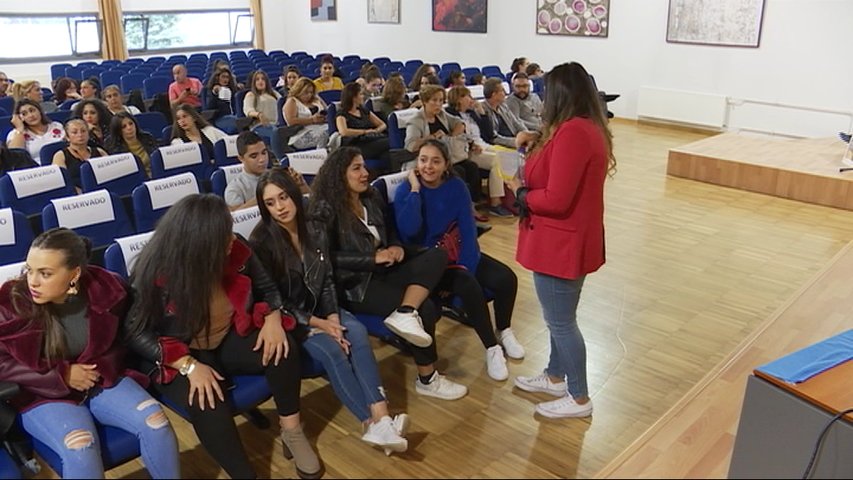 Alumnos de etnia gitana celebran en Mieres sus éxitos educativos