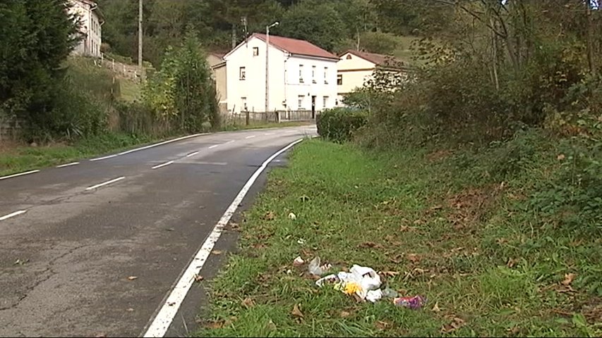 Carretera que pasa junto a la casa de Nieves Ríos en la Coruxona