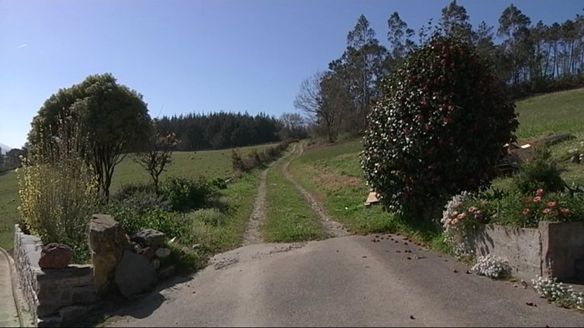 Uno de los caminos municipales del inventario del Ayuntamiento de Navia