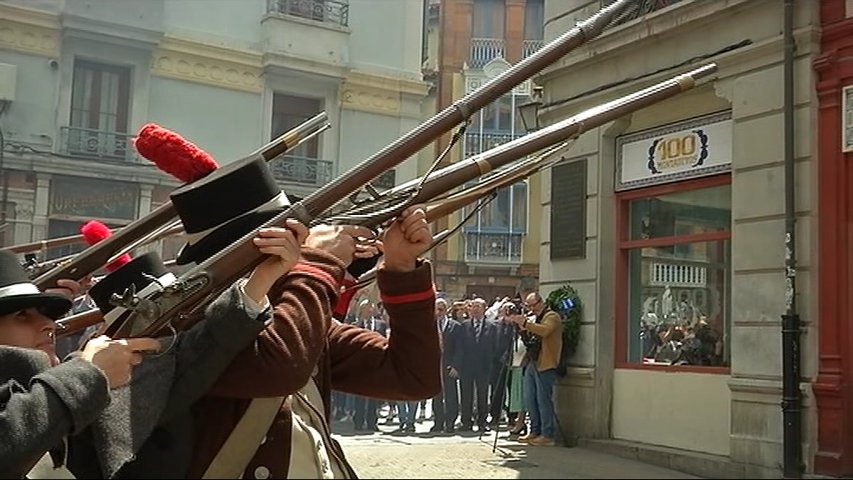 Recreación histórica del alzamiento asturiano contra los rusos en 1808
