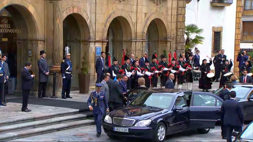 La reina Sofía llega a Oviedo para asistir a la ceremonia de los Premios Princesa