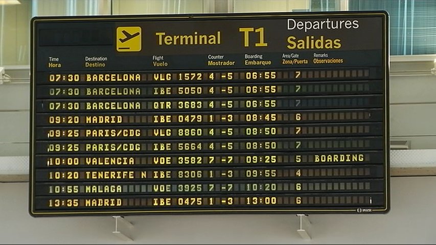 Pantalla de llegadas en el aeropuerto de Asturias