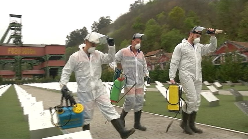 Mineros brigadistas salen del Pozo Sotón para ayudar a desinfectar las cuencas
