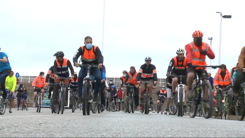 Bicicletada en apoyo a los trabajadores de Ebhisa en huelga de hambre