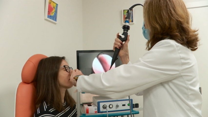 Paciente con pérdida de olfato por el coronavirus en una consulta oftalmológica