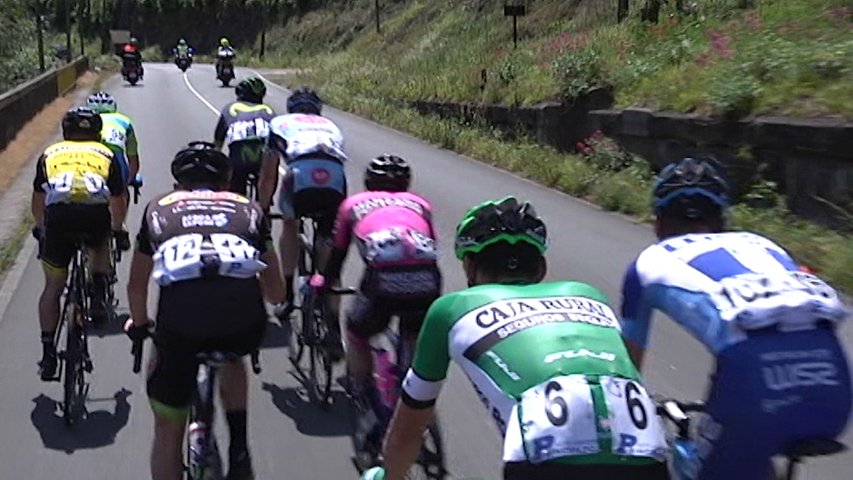 Ciclistas en la Vuelta Ciclista a Asturias