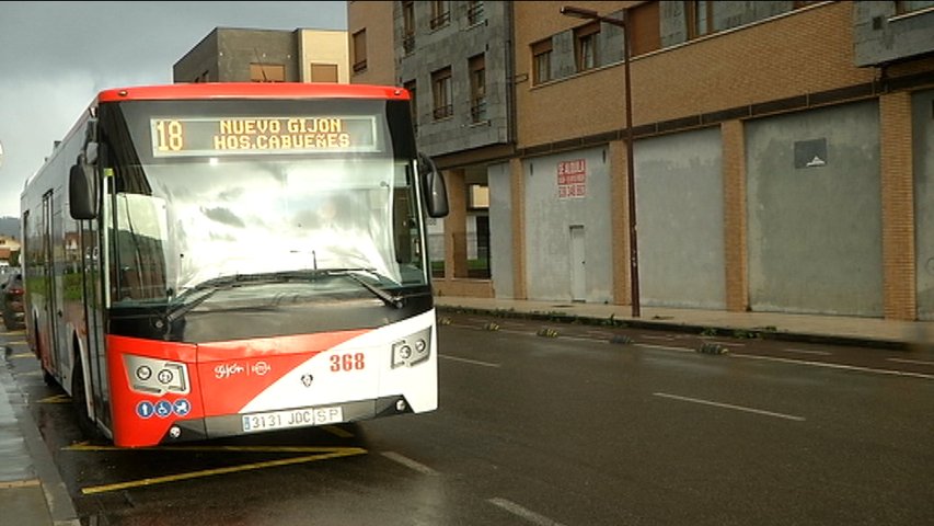 Un detenido de 59 años por hacer fotos íntimas a una menor en un bus en Gijón