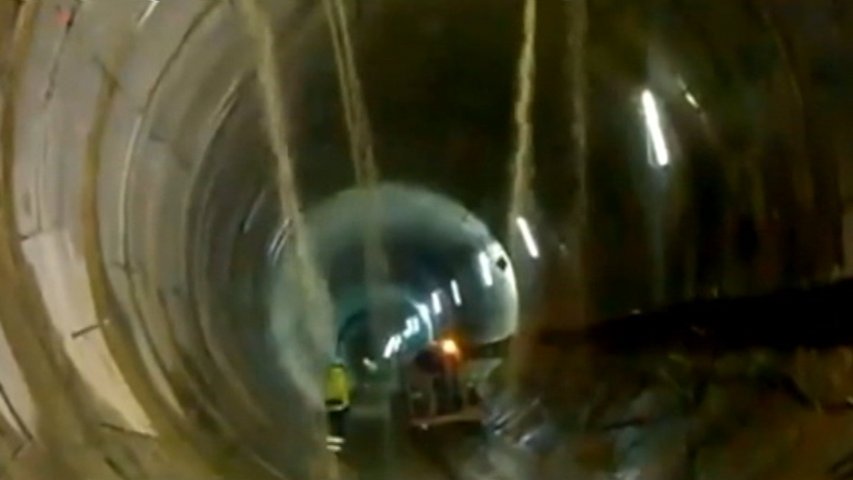 Filtraciones de agua en uno de los túneles de la Variante de Payares