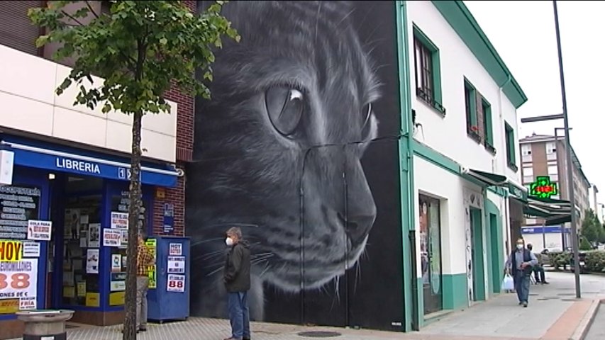 'Uma', el gato negro de Lugones, un mural de Xolaka
