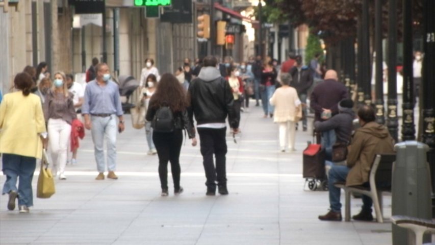 Gente paseando por la calle 