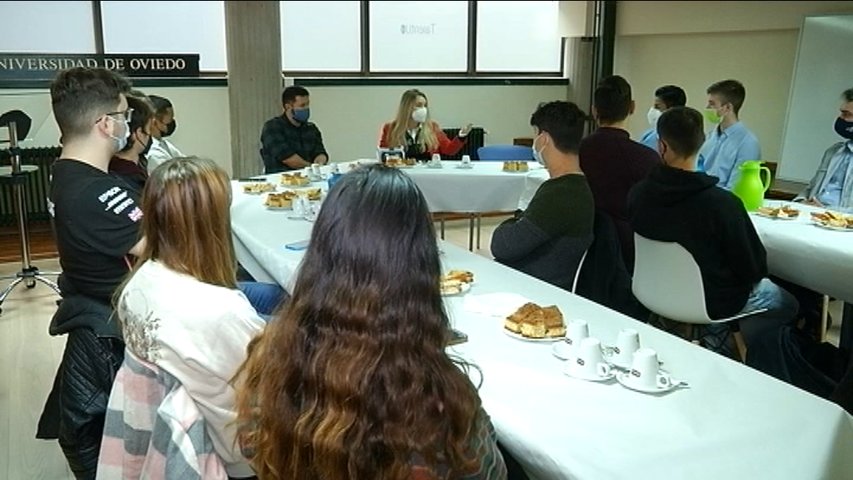   Estudiantes de Economía y Empresa participan en los  'Desayunos emprendedores'